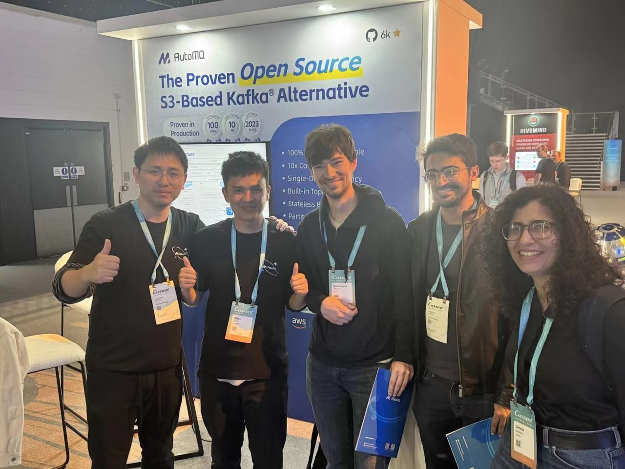 AutoMQ 团队在 Confluent Current London 与 Apple Kafka 团队合影